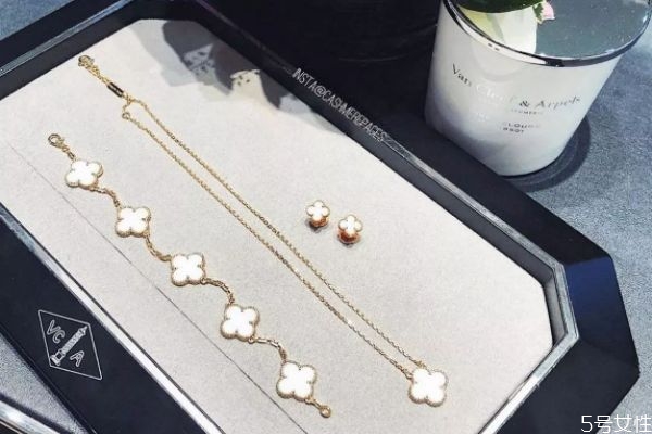梵克雅寶項(xiàng)鏈哪個顏色最貴 梵克雅寶四葉草熱門款