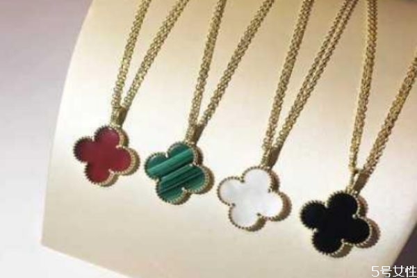 一萬(wàn)多買(mǎi)寶格麗還是梵克雅寶 寶格麗和梵克雅寶檔次 一萬(wàn)多買(mǎi)寶格麗還是梵克雅寶 寶格麗和梵克雅寶檔次