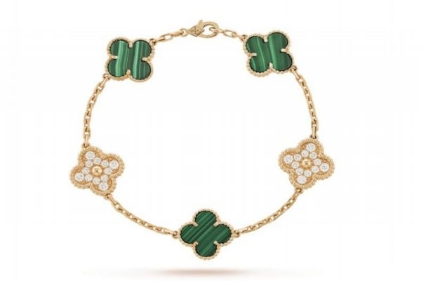 一萬(wàn)多買(mǎi)寶格麗還是梵克雅寶 寶格麗和梵克雅寶檔次 一萬(wàn)多買(mǎi)寶格麗還是梵克雅寶 寶格麗和梵克雅寶檔次