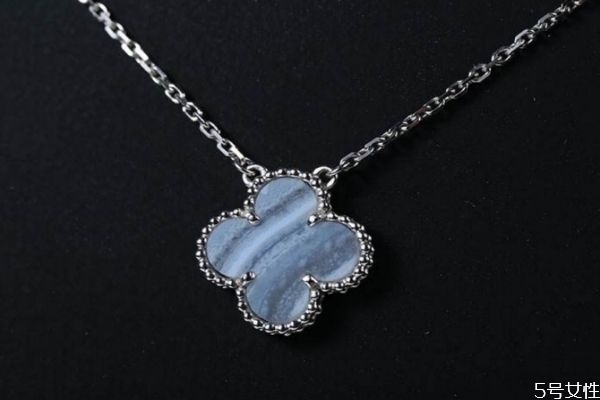 一萬(wàn)多買(mǎi)寶格麗還是梵克雅寶 寶格麗和梵克雅寶檔次 一萬(wàn)多買(mǎi)寶格麗還是梵克雅寶 寶格麗和梵克雅寶檔次