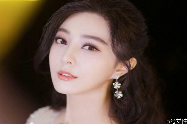 臉上反光是皮膚好嗎 面部反光是因?yàn)槭裁丛?><p>臉上反光是皮膚好嗎 面部反光是因?yàn)槭裁丛?/p> </a></li>
                           <li><a href=