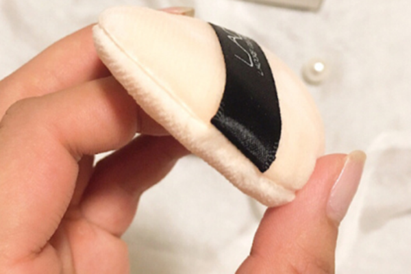 烙色絲絨散粉適合夏季用嗎 烙色絲絨散粉粉質(zhì)細(xì)膩嗎 烙色絲絨散粉適合夏季用嗎 烙色絲絨散粉粉質(zhì)細(xì)膩嗎