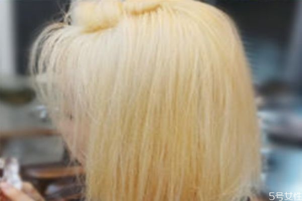 第一次染發(fā)要漂嗎 染發(fā)一定要漂嗎 第一次染發(fā)要漂嗎 染發(fā)一定要漂嗎