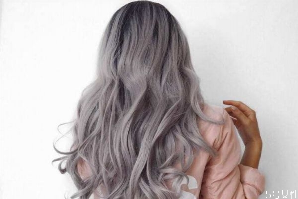 染發(fā)會影響卷發(fā)卷度嗎 染發(fā)后用什么護理產(chǎn)品 染發(fā)會影響卷發(fā)卷度嗎 染發(fā)后用什么護理產(chǎn)品