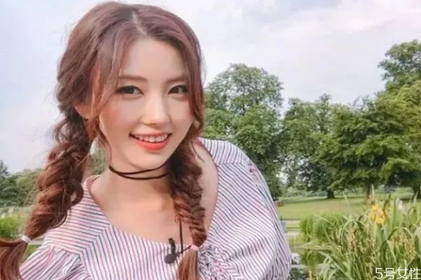 艾葉水洗頭能去屑嗎 茶葉水洗頭可以生發(fā)嗎 艾葉水洗頭能去屑嗎 茶葉水洗頭可以生發(fā)嗎