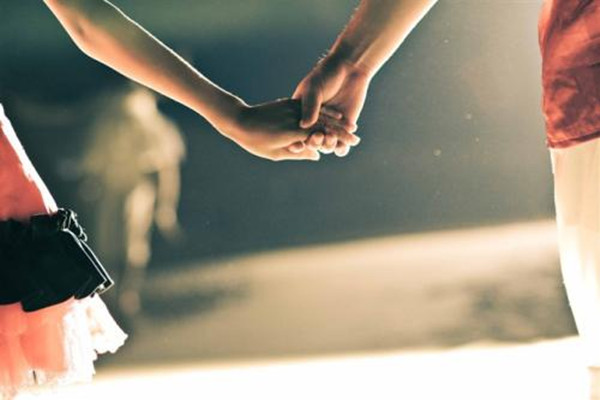 如何讓女生人主動(dòng)追你 讓女生主動(dòng)追你的方法 如何讓女生人主動(dòng)追你 讓女生主動(dòng)追你的方法