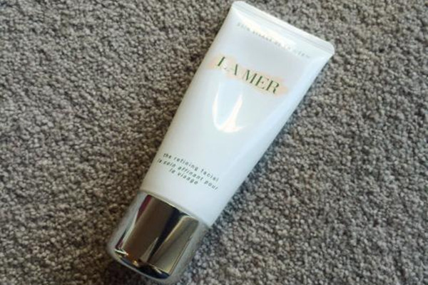 海藍之謎晶鉆去角質霜的優(yōu)點 海藍之謎晶鉆去角質霜多久用一次