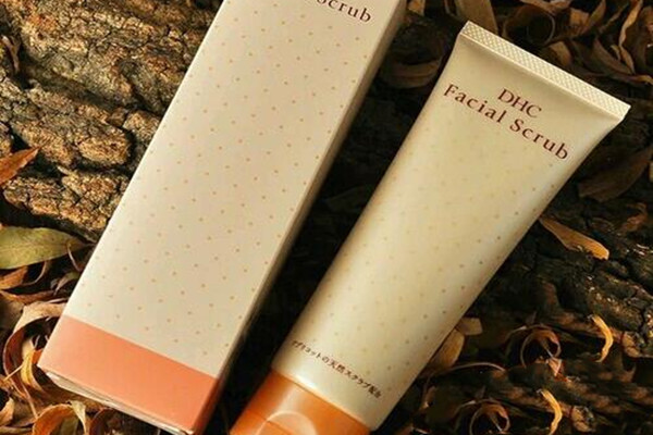 蝶翠詩天然圓粒磨砂膏效果如何 蝶翠詩天然圓粒磨砂膏干皮能用嗎