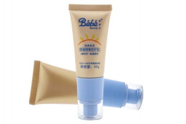 防護(hù)乳和隔離霜的區(qū)別 先用防護(hù)乳還是隔離霜 防護(hù)乳和隔離霜的區(qū)別 先用防護(hù)乳還是隔離霜