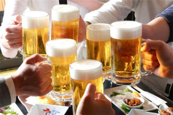 喝酒催吐對(duì)身體有什么影響 喝酒催吐能解酒嗎 喝酒催吐對(duì)身體有什么影響 喝酒催吐能解酒嗎