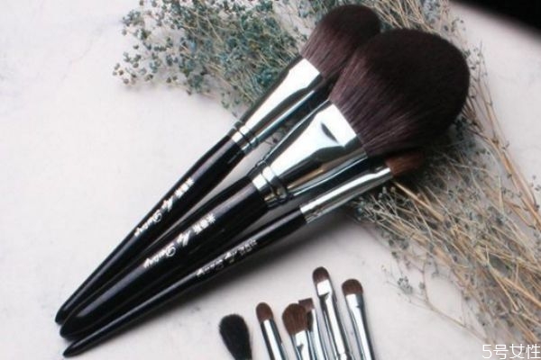 怎么看化妝刷的好壞 新買的化妝刷需要清洗嗎 怎么看化妝刷的好壞 新買的化妝刷需要清洗嗎