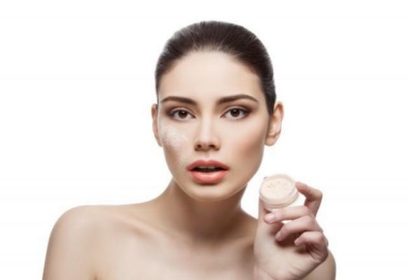 化妝后怎么用噴霧避免花妝 正確的使用方法