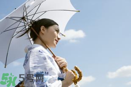 太陽(yáng)傘黑膠在里面好還是在外面好 遮陽(yáng)傘黑膠在外面好還是里面好