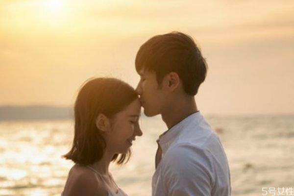 交往多久適合睡在一起 什么程度可以確定關(guān)系 交往多久適合睡在一起 什么程度可以確定關(guān)系