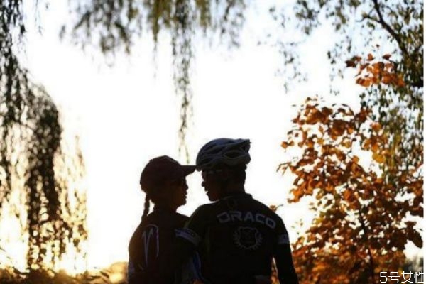 確定戀愛(ài)前要問(wèn)清的事 什么樣肢體接觸算曖昧 確定戀愛(ài)前要問(wèn)清的事 什么樣肢體接觸算曖昧