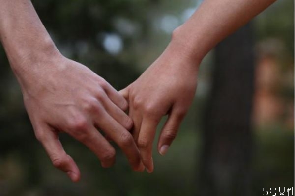 確定戀愛(ài)前要問(wèn)清的事 什么樣肢體接觸算曖昧 確定戀愛(ài)前要問(wèn)清的事 什么樣肢體接觸算曖昧