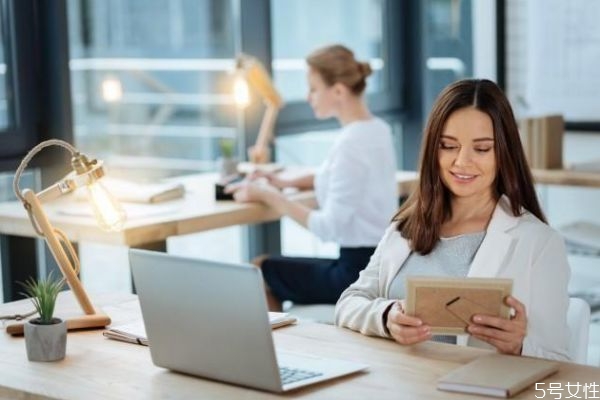 婚外情斷聯(lián)多久會復(fù)燃 出軌后如何修復(fù)夫妻感情 婚外情斷聯(lián)多久會復(fù)燃 出軌后如何修復(fù)夫妻感情