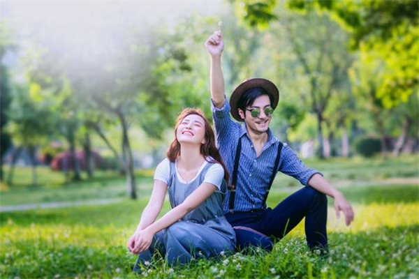 悶騷女適合什么男生 悶騷女喜歡一個(gè)人的表現(xiàn) 悶騷女適合什么男生 悶騷女喜歡一個(gè)人的表現(xiàn)