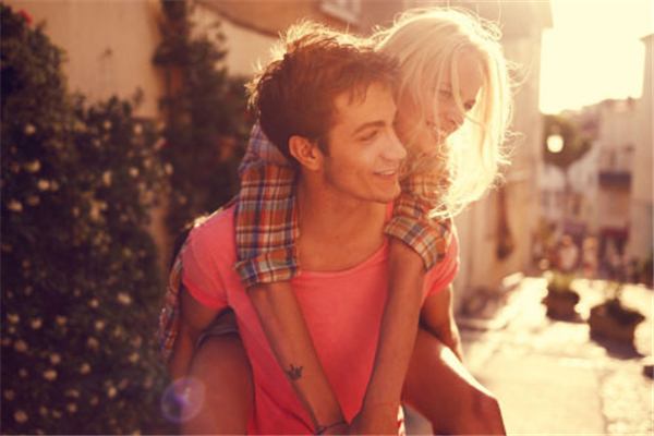 男友不主動聊天是什么原因 為什么男友不主動親密接觸 男友不主動聊天是什么原因 為什么男友不主動親密接觸