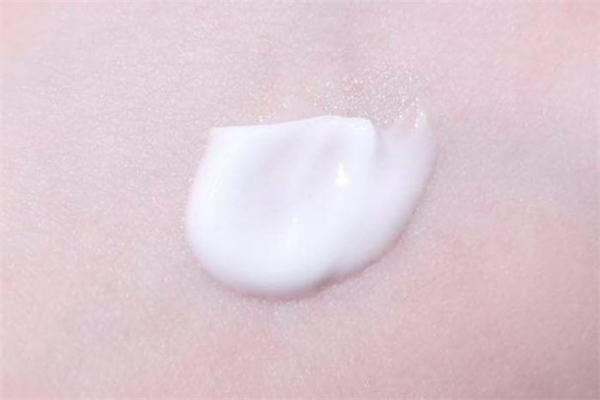 蘭蔻極光5號(hào)霜多少錢(qián) 蘭蔻極光5號(hào)霜多少毫升