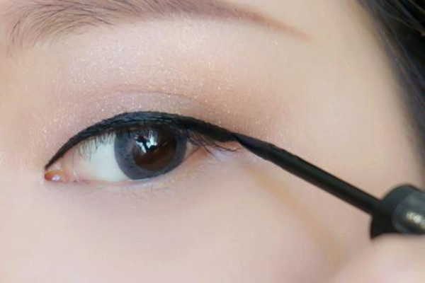 畫(huà)眼線的注意事項(xiàng) 畫(huà)眼線的技巧 畫(huà)眼線的注意事項(xiàng) 畫(huà)眼線的技巧