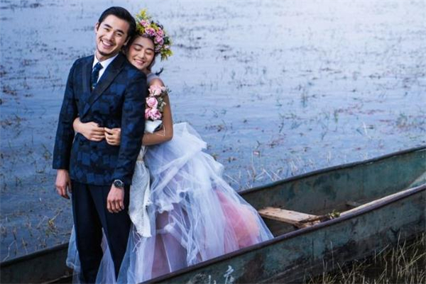 剛談戀愛(ài)見(jiàn)面尷尬怎么緩解 剛談戀愛(ài)怎么牽手