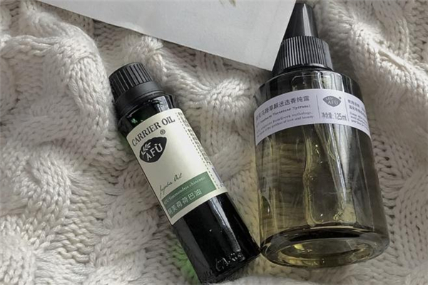阿芙荷荷巴油是基礎(chǔ)油嗎 阿芙荷荷巴油是單方精油嗎 阿芙荷荷巴油是基礎(chǔ)油嗎 阿芙荷荷巴油是單方精油嗎
