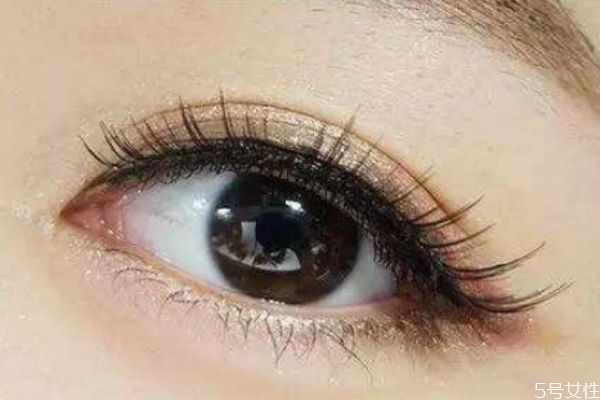 眼頭貼假睫毛容易開(kāi)怎么辦 什么眼睛不適合假睫毛