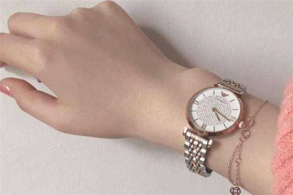 阿瑪尼滿天星男生可以戴嗎 阿瑪尼滿天星有幾個(gè)版本