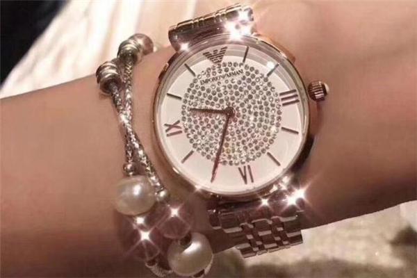 阿瑪尼滿天星男生可以戴嗎 阿瑪尼滿天星有幾個(gè)版本