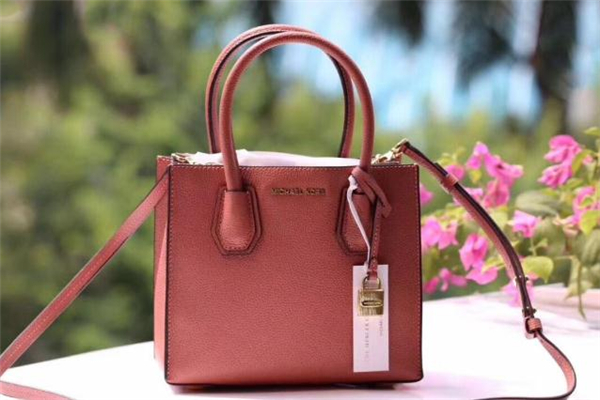 mk包包有盒子嗎 mk包包專柜款和奧萊款區(qū)別 mk包包有盒子嗎 mk包包專柜款和奧萊款區(qū)別