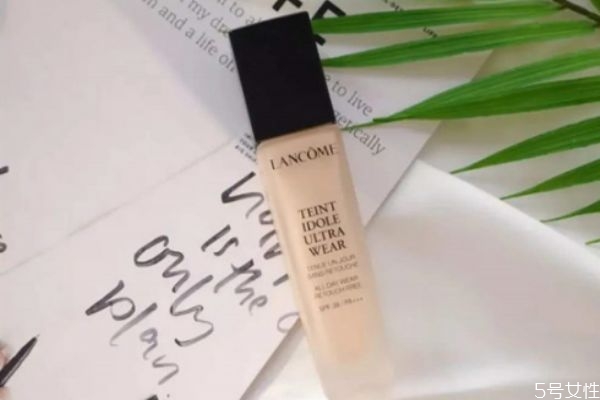 粉底液什么時(shí)候用合適 使用粉底液需注意