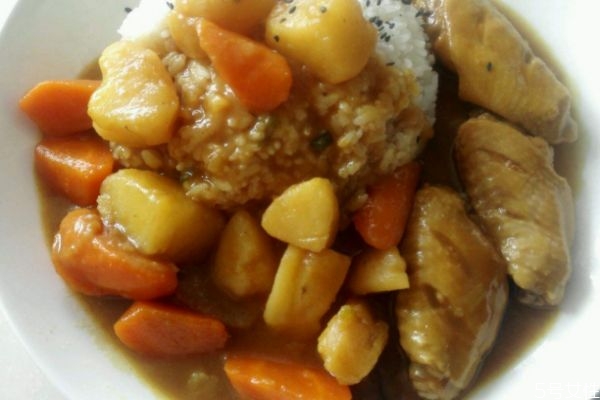 咖喱雞翅飯?jiān)趺醋?咖喱雞翅土豆的做法 咖喱雞翅飯?jiān)趺醋?咖喱雞翅土豆的做法