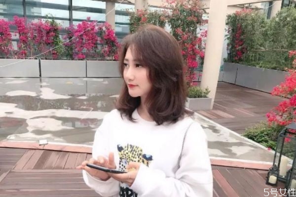 鎖骨發(fā)不染色好看嗎 做個鎖骨發(fā)大概多少錢 鎖骨發(fā)不染色好看嗎 做個鎖骨發(fā)大概多少錢