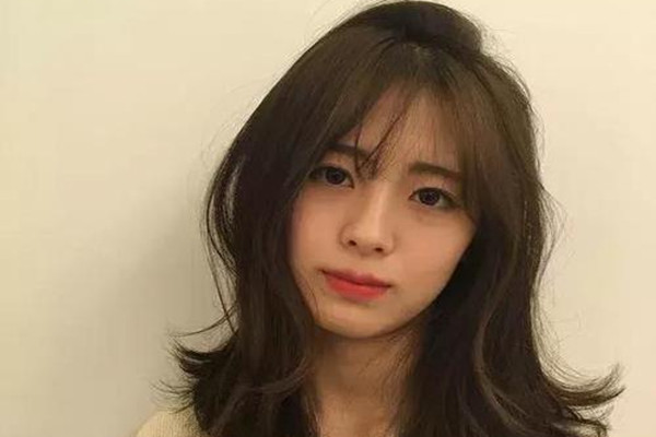 冷棕色適合什么年齡 冷棕色發(fā)色很亮嗎