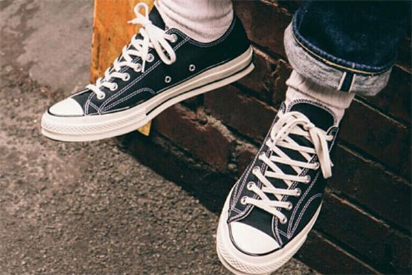 匡威鞋子標志有幾種 匡威七個孔還是八個孔 匡威鞋子標志有幾種 匡威七個孔還是八個孔