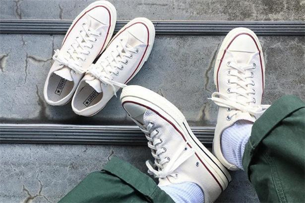 匡威鞋子標志有幾種 匡威七個孔還是八個孔 匡威鞋子標志有幾種 匡威七個孔還是八個孔