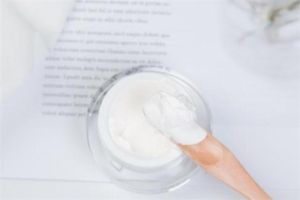 珍珠膏可以防曬嗎 先擦珍珠膏還是先擦防曬 珍珠膏可以防曬嗎 先擦珍珠膏還是先擦防曬