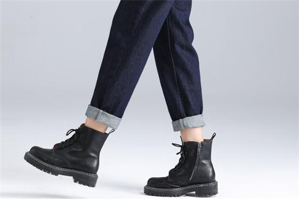 老爹褲搭配什么鞋 老爹褲配什么鞋子好看 老爹褲搭配什么鞋 老爹褲配什么鞋子好看