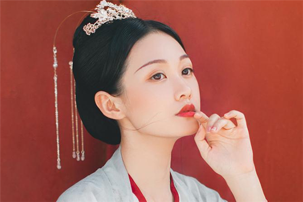 漢服發(fā)冠怎么戴 漢服發(fā)冠日?？梢源鲉?></p><h3 style=