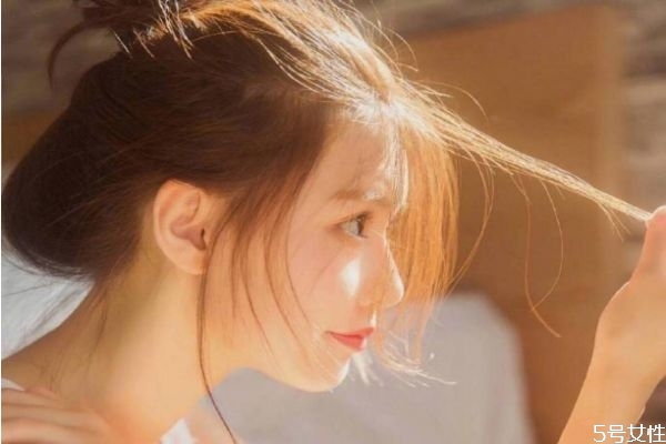 不發(fā)朋友圈的女生性格 沒(méi)見(jiàn)過(guò)世面的女生特點(diǎn)