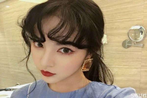 不發(fā)朋友圈的女生性格 沒(méi)見(jiàn)過(guò)世面的女生特點(diǎn)