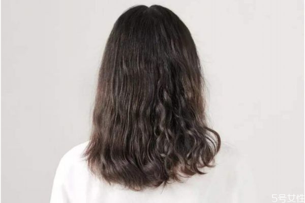 直發(fā)梳和拉直的區(qū)別 直發(fā)梳和直板夾哪個(gè)更好用 直發(fā)梳和拉直的區(qū)別 直發(fā)梳和直板夾哪個(gè)更好用