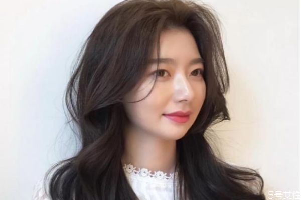 云朵燙的步驟 網(wǎng)紅最?lèi)?ài)的燙發(fā)發(fā)型