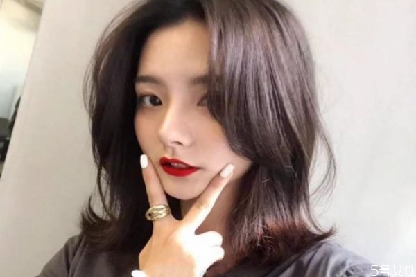 電發(fā)后多久可以洗頭 電發(fā)和燙發(fā)有什么區(qū)別 電發(fā)后多久可以洗頭 電發(fā)和燙發(fā)有什么區(qū)別