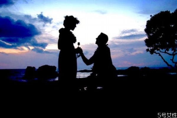 如何給老公帶來(lái)新鮮感 怎樣重新與老公刺激新鮮感 如何給老公帶來(lái)新鮮感 怎樣重新與老公刺激新鮮感