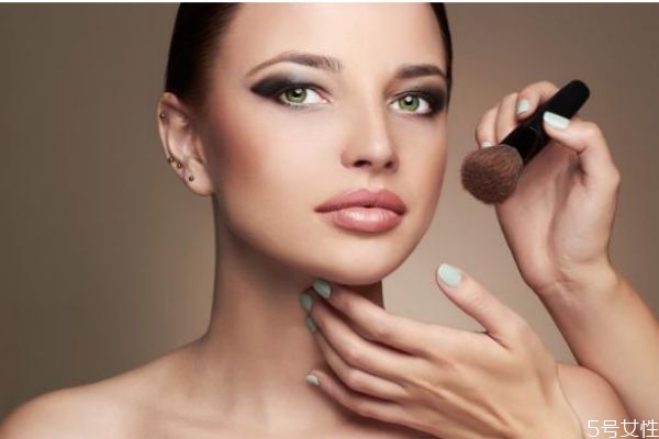 干凈自然底妝如何打造 底妝不干凈的原因 干凈自然底妝如何打造 底妝不干凈的原因