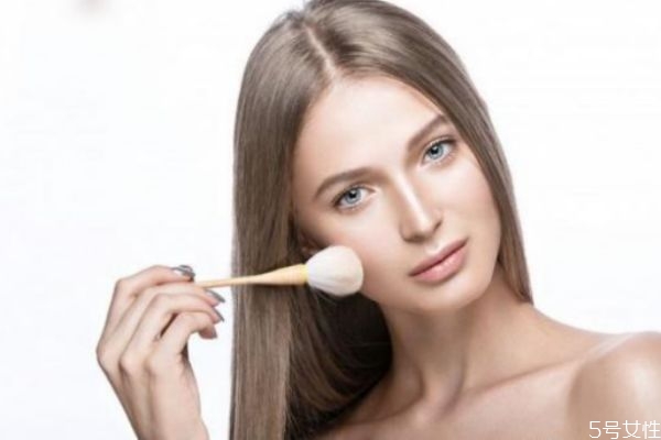 干凈自然底妝如何打造 底妝不干凈的原因 干凈自然底妝如何打造 底妝不干凈的原因