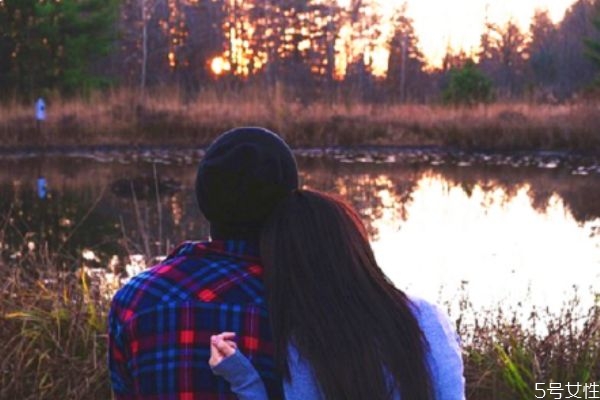 真心和假意的男人區(qū)別 考驗(yàn)?zāi)腥苏嫘淖詈玫姆椒? alt=