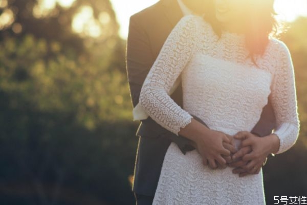 假裝愛(ài)你的男人有四點(diǎn) 愛(ài)不愛(ài)你這些細(xì)節(jié)暴露了一切